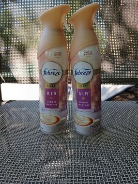 Febreze Luxe Air Cuddle Weather Spray - Peach and Purple Accents